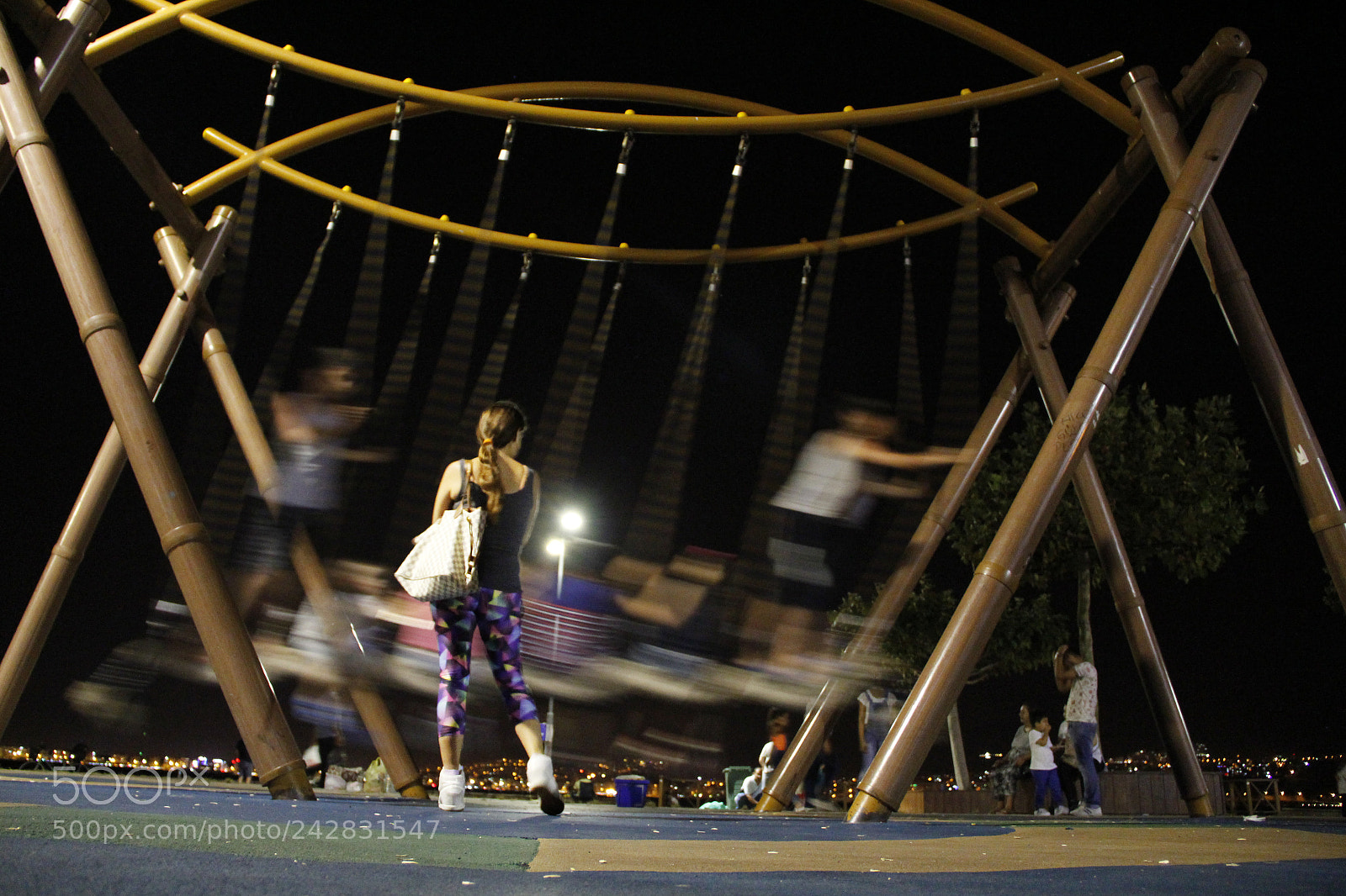 Canon EOS 650D (EOS Rebel T4i / EOS Kiss X6i) sample photo. Night swing photography
