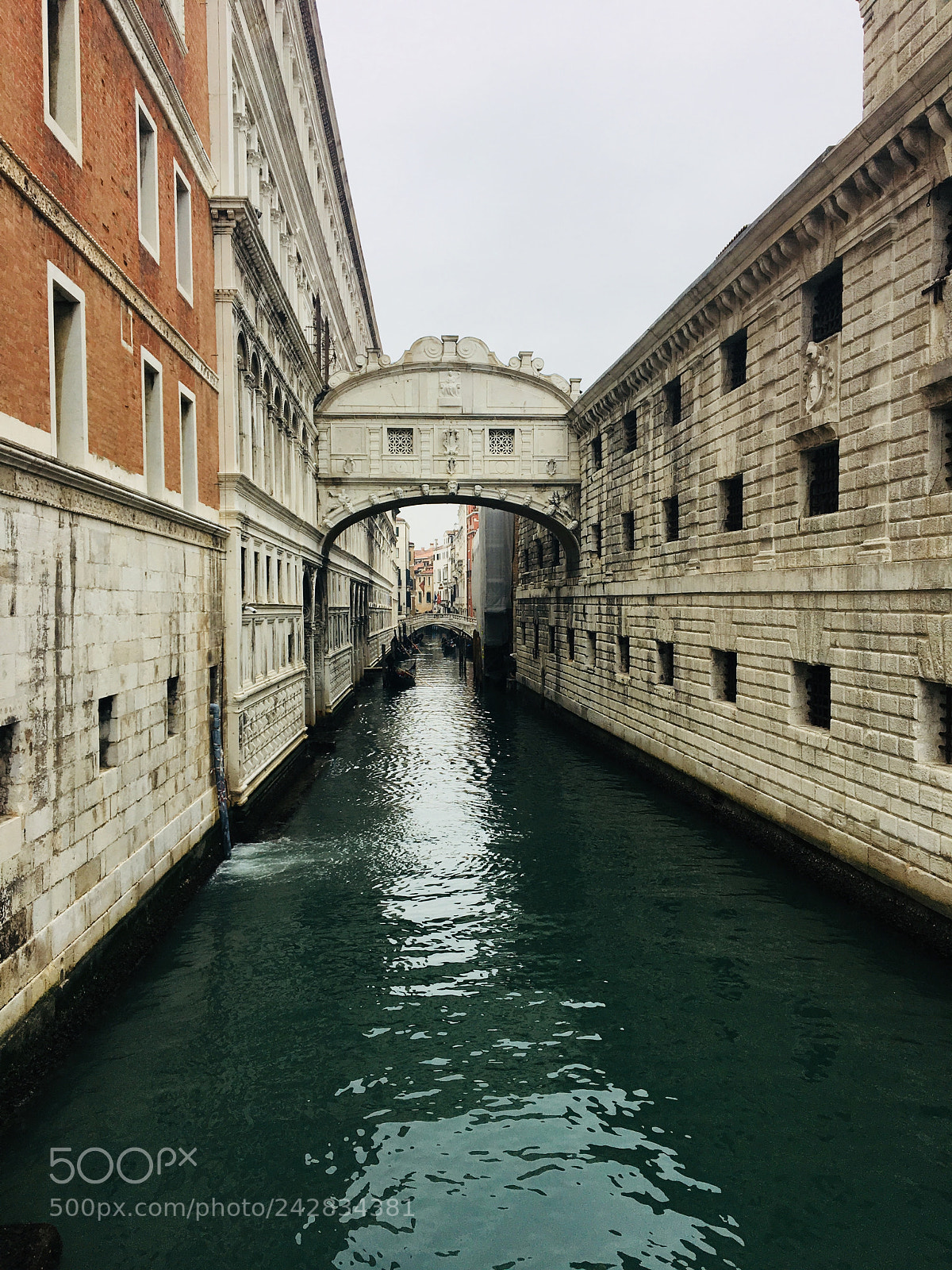Apple iPhone 6s sample photo. Vanishing point 1/10 photography