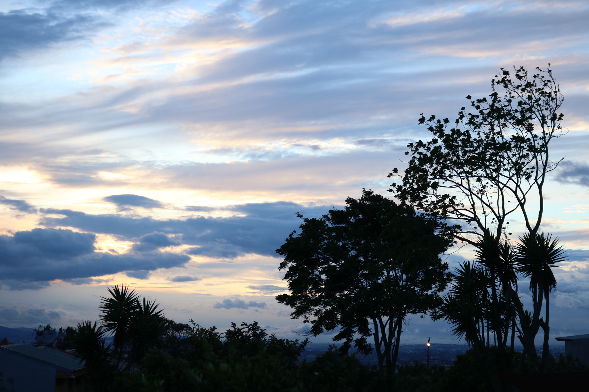 Canon EOS 760D (EOS Rebel T6s / EOS 8000D) sample photo. Atardecer casa photography