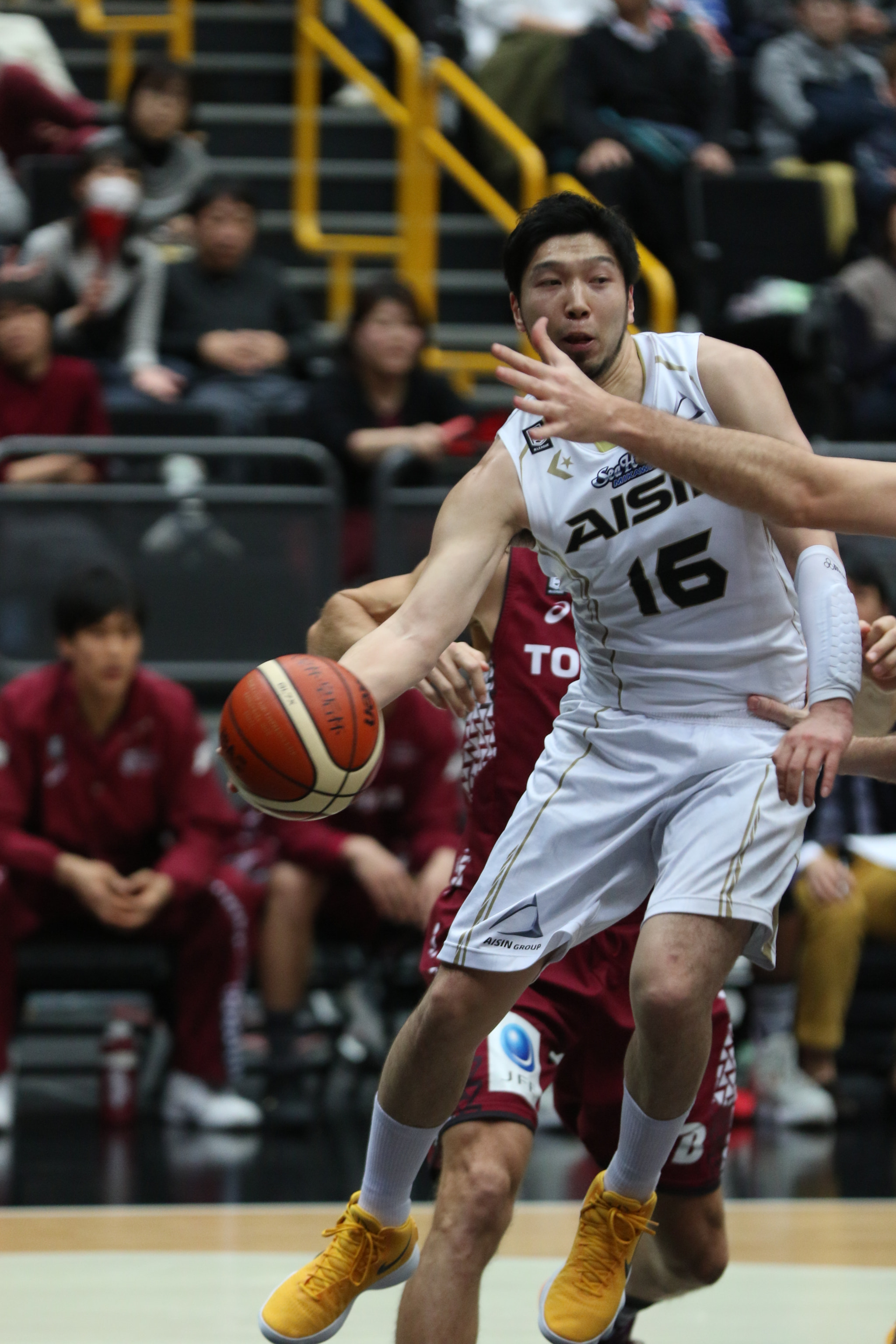 Canon EF 70-200mm F2.8L IS II USM sample photo. Basketball pass photography
