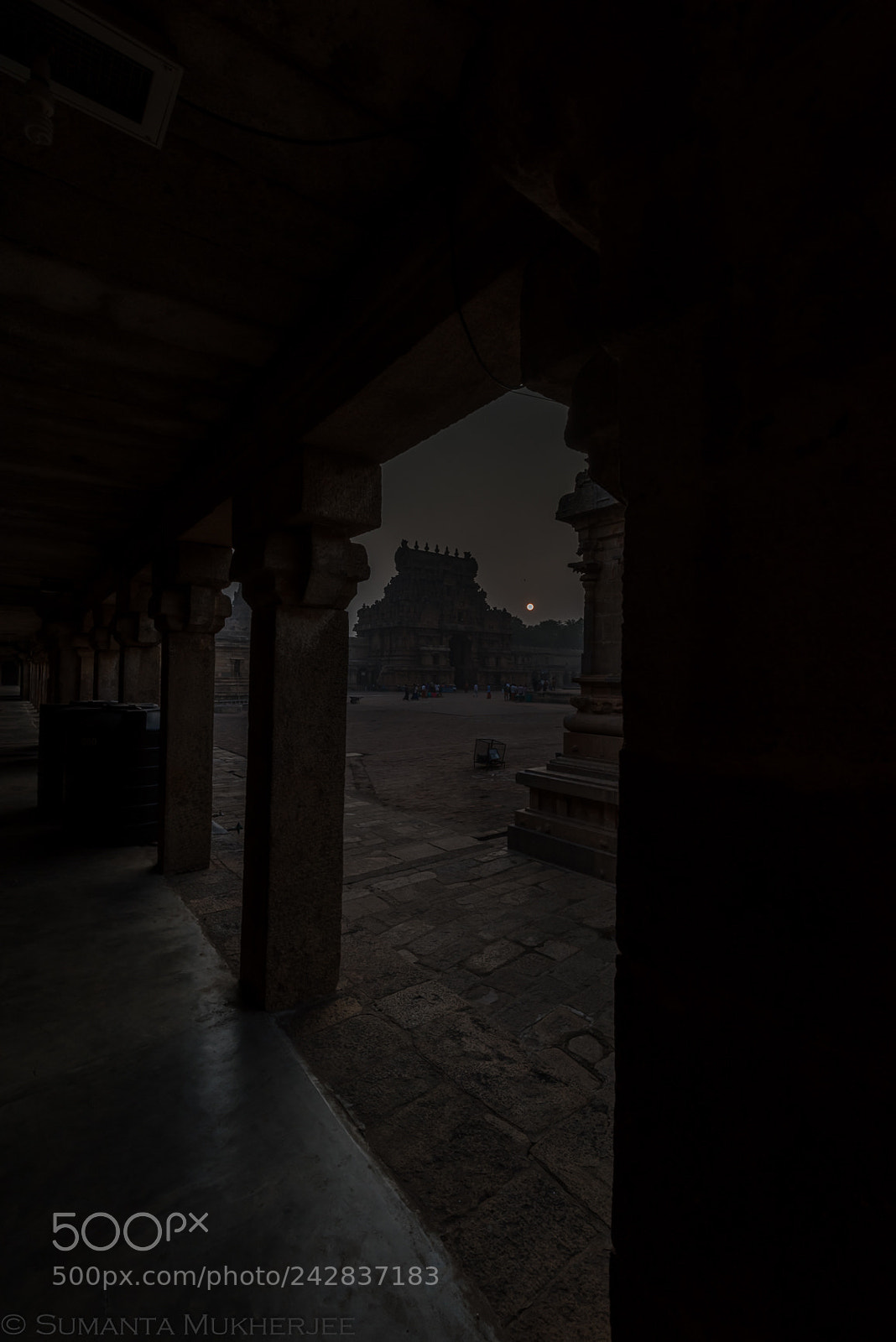 Nikon D810 sample photo. Sun rises @brihadeshwara temple photography