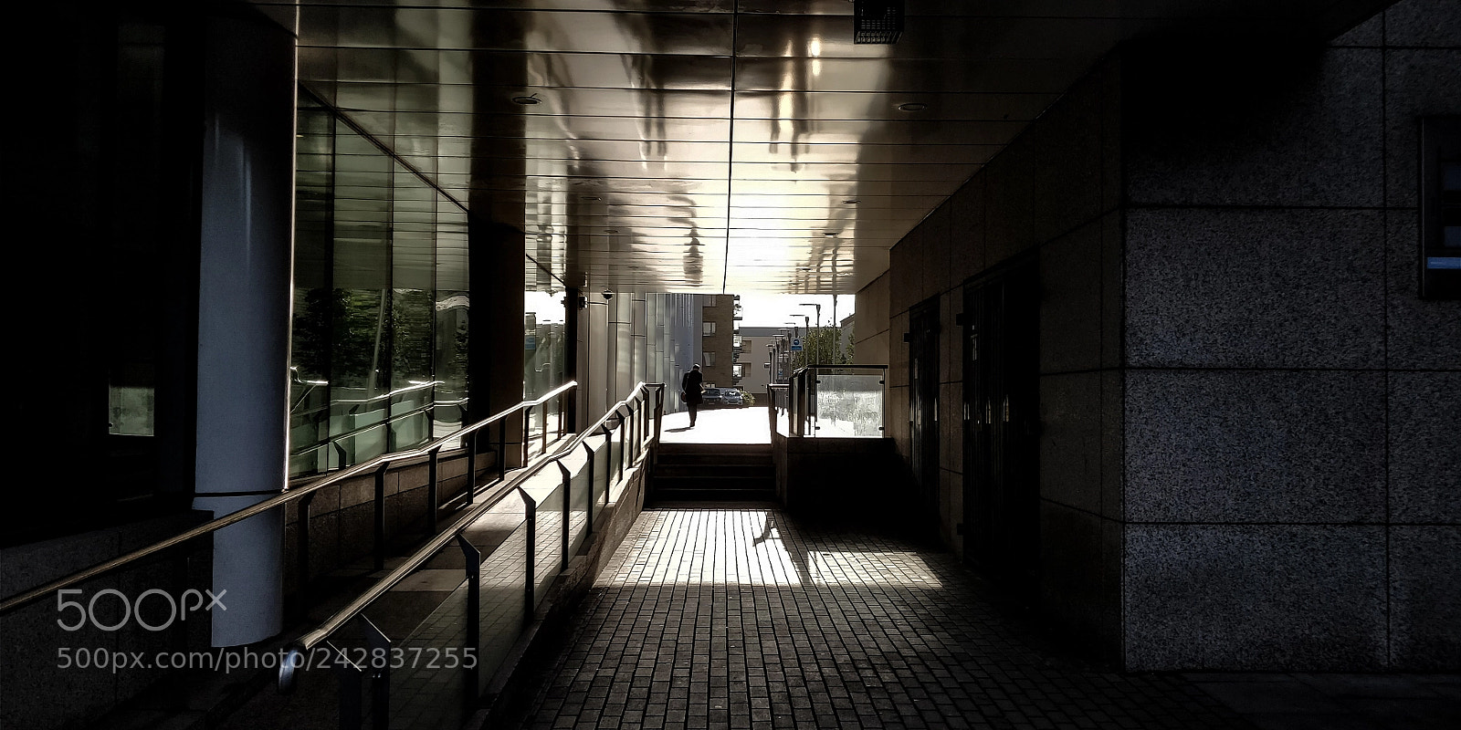 OnePlus 5T sample photo. Tunnel photography