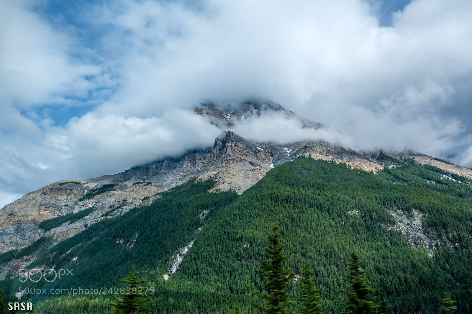 Fujifilm X-Pro2 sample photo. Cloud-capped mountain photography