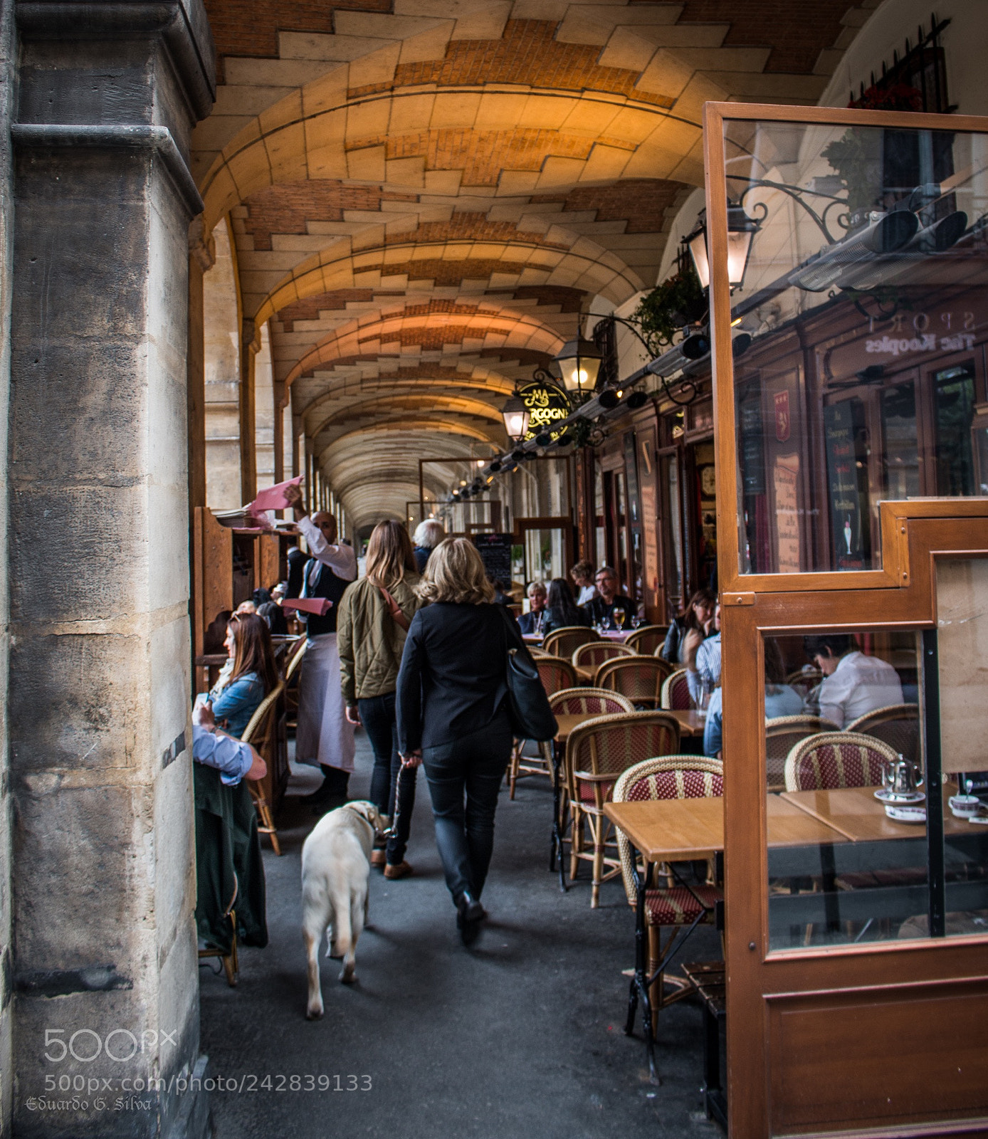 Canon EOS 70D sample photo. Walking through café. paris photography