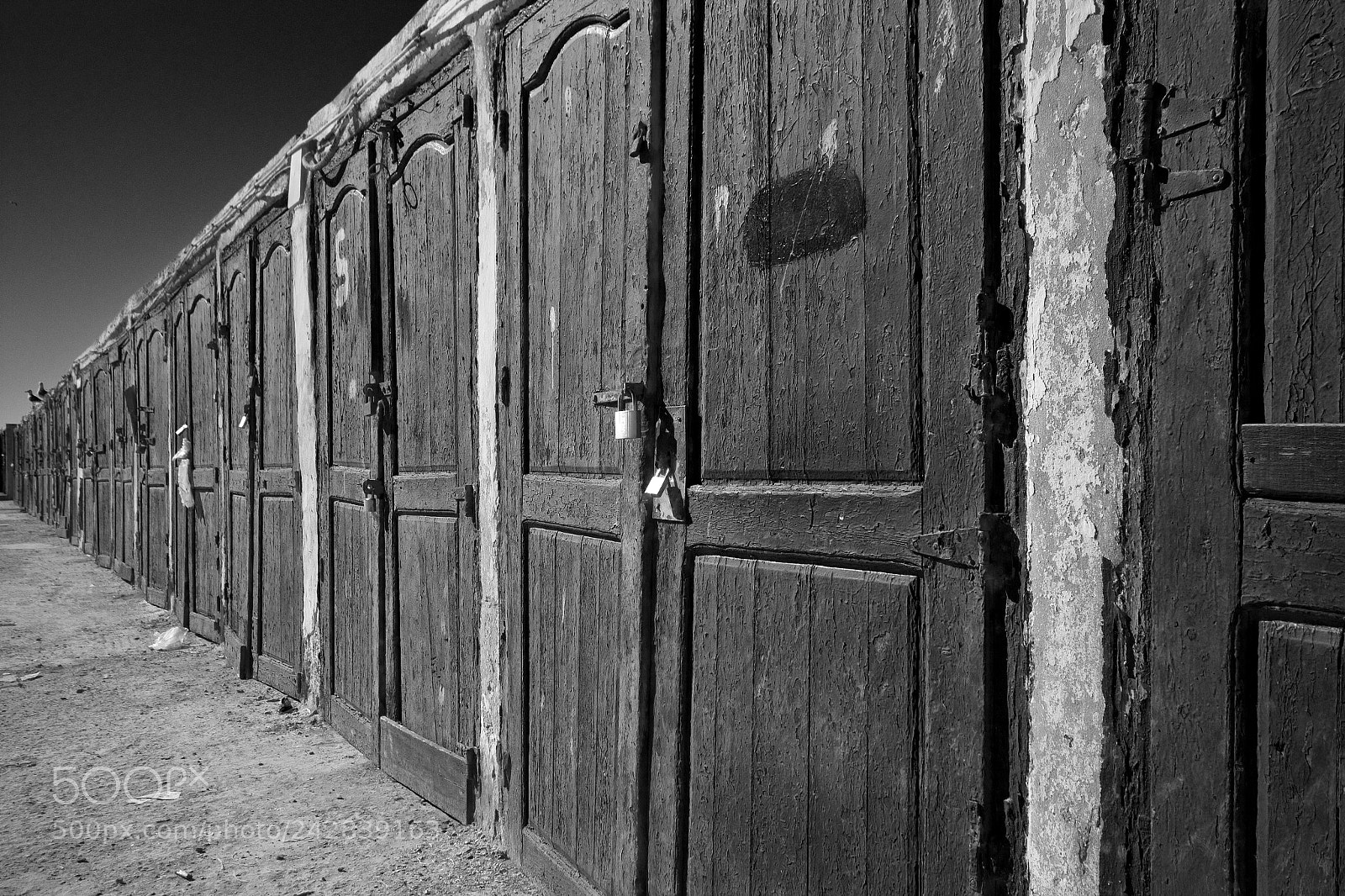 Canon EOS 550D (EOS Rebel T2i / EOS Kiss X4) sample photo. The doors from the photography