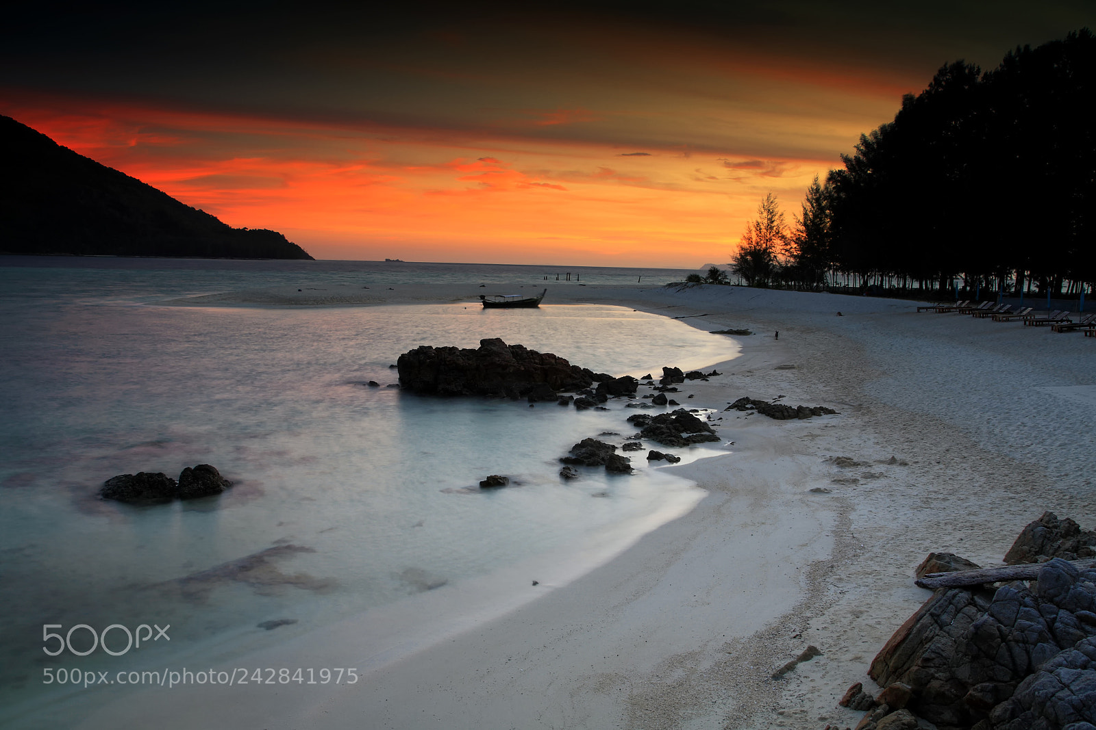 Canon EOS 5D sample photo. Lipe beach with twilight photography