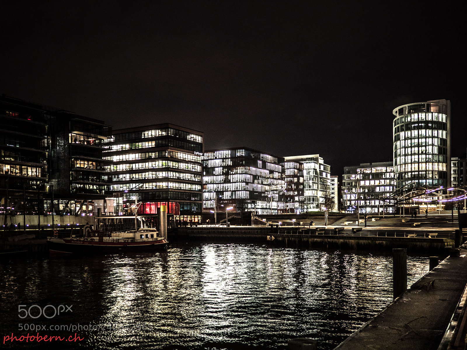 Olympus OM-D E-M1 Mark II sample photo. Hafenbecken photography