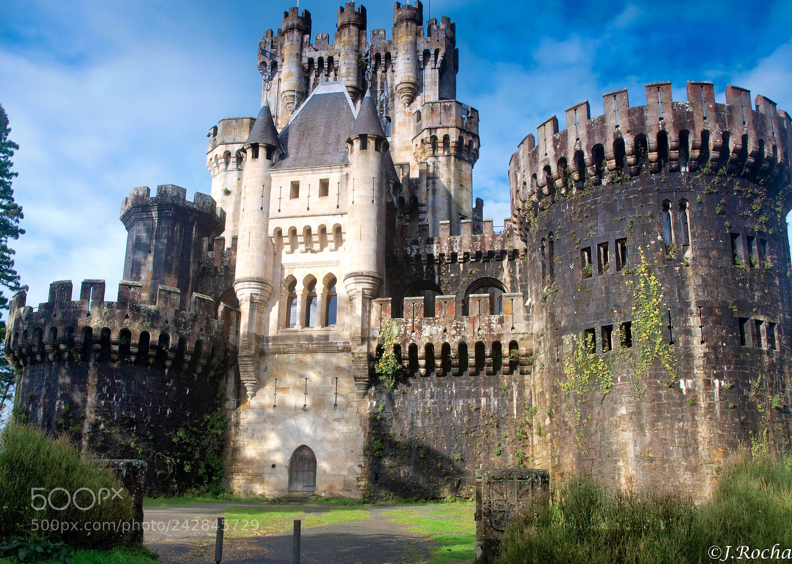 Olympus E-520 (EVOLT E-520) sample photo. Castillo de butron. municipio photography