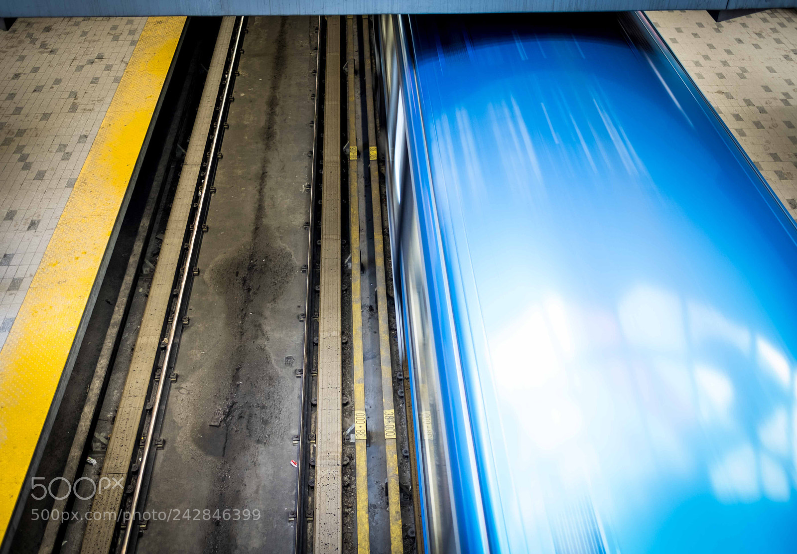Fujifilm X-T2 sample photo. Metro stalker photography