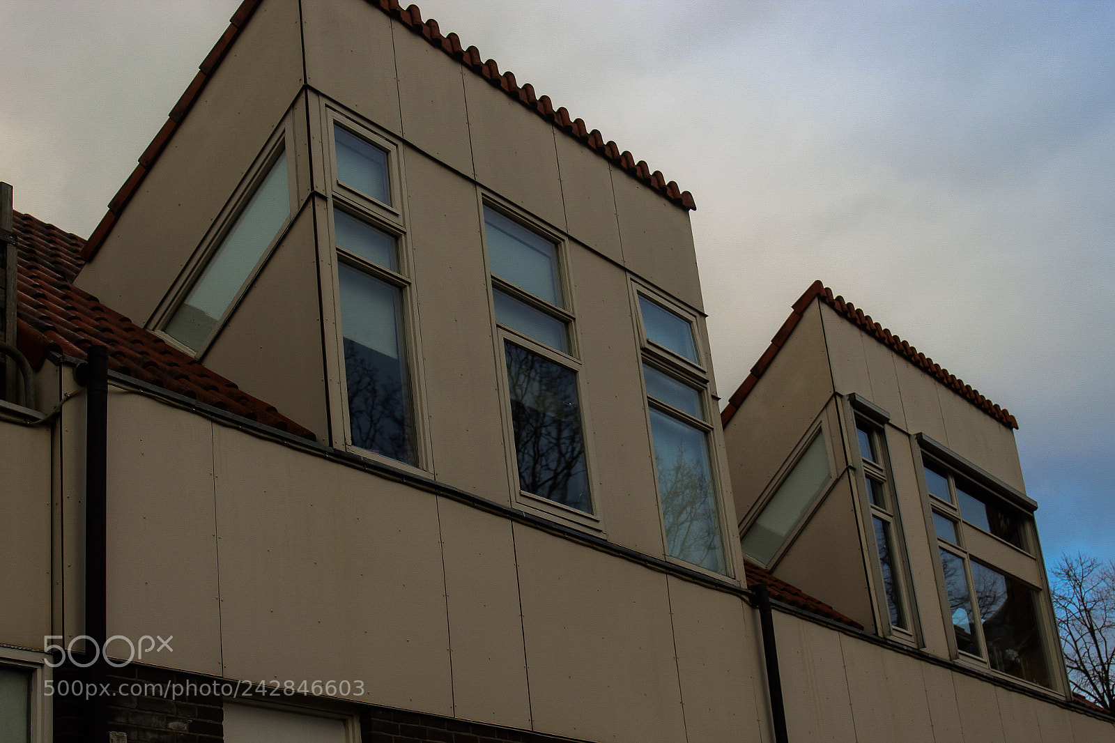 Canon EOS 1300D (EOS Rebel T6 / EOS Kiss X80) sample photo. Old apartments in a photography