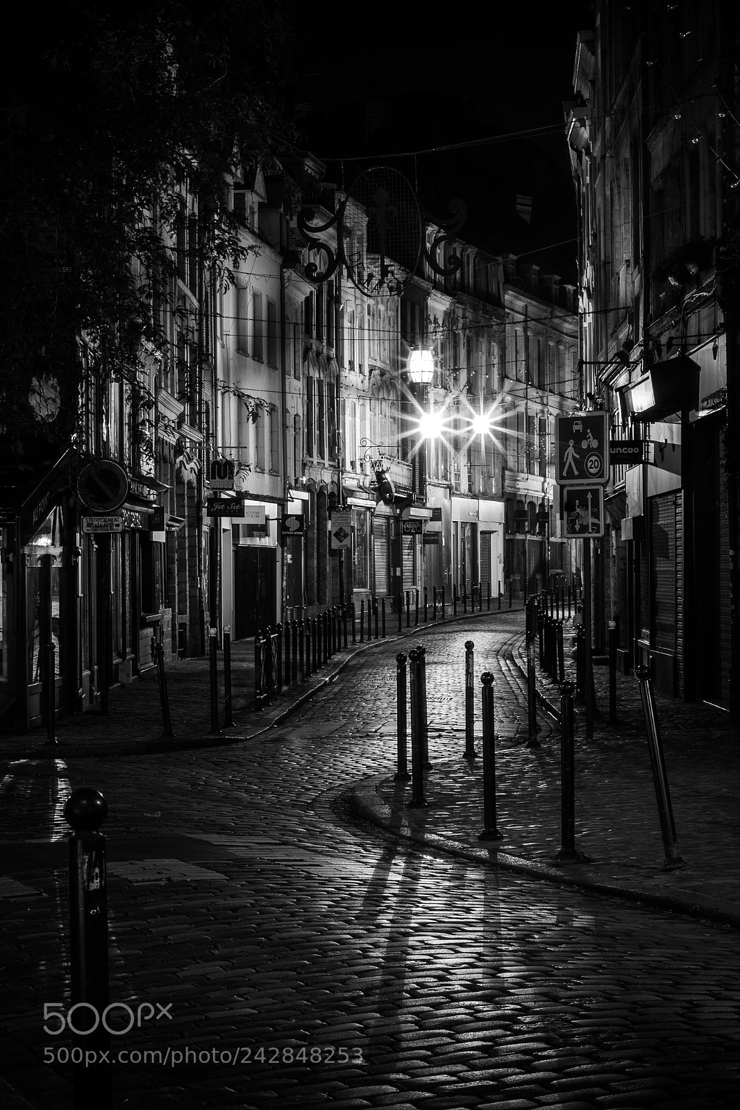 Canon EOS 400D (EOS Digital Rebel XTi / EOS Kiss Digital X) sample photo. Rue de la clef photography