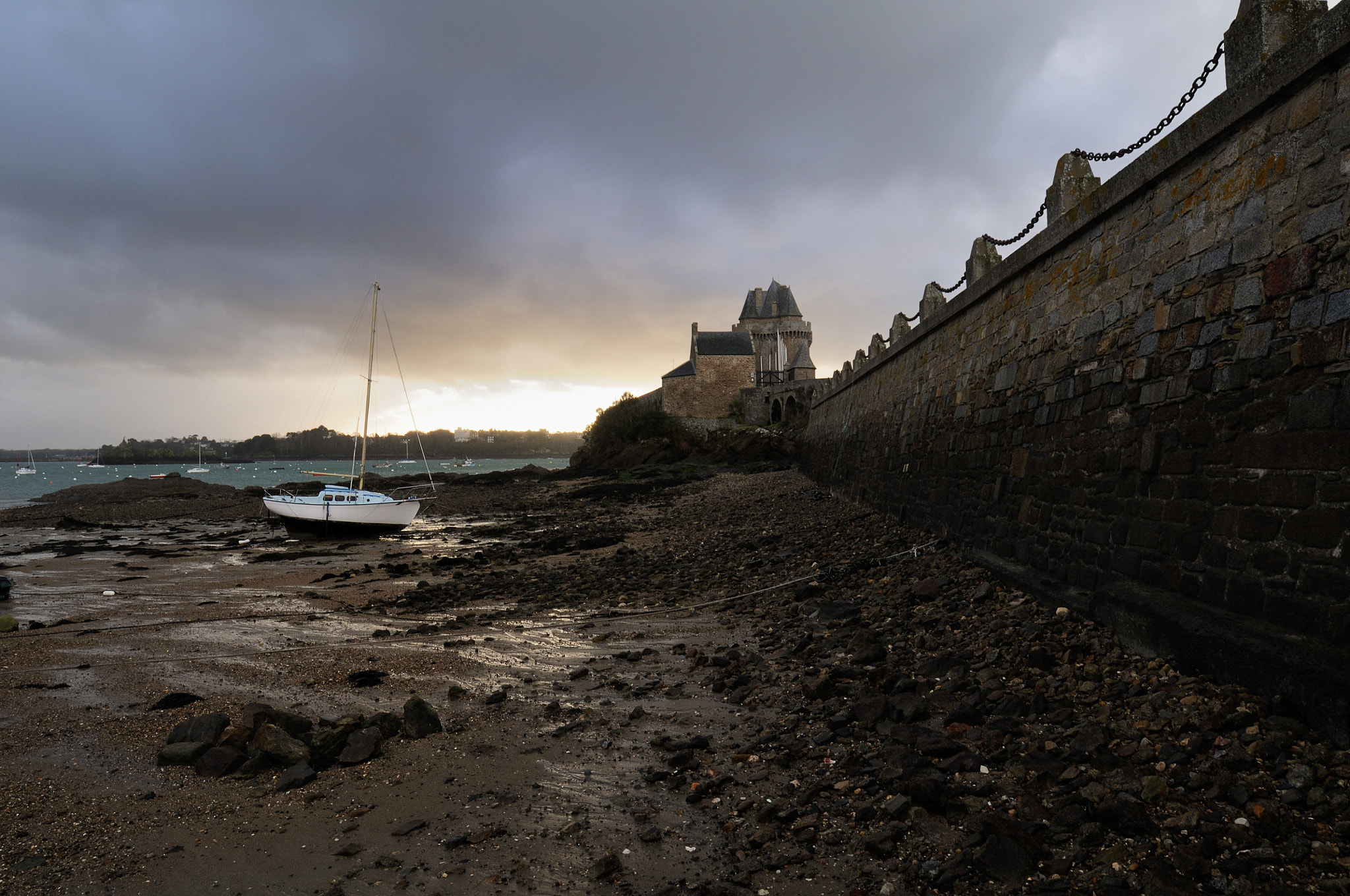 Samyang 14mm F2.8 ED AS IF UMC sample photo. Ur skin heol war solidor photography