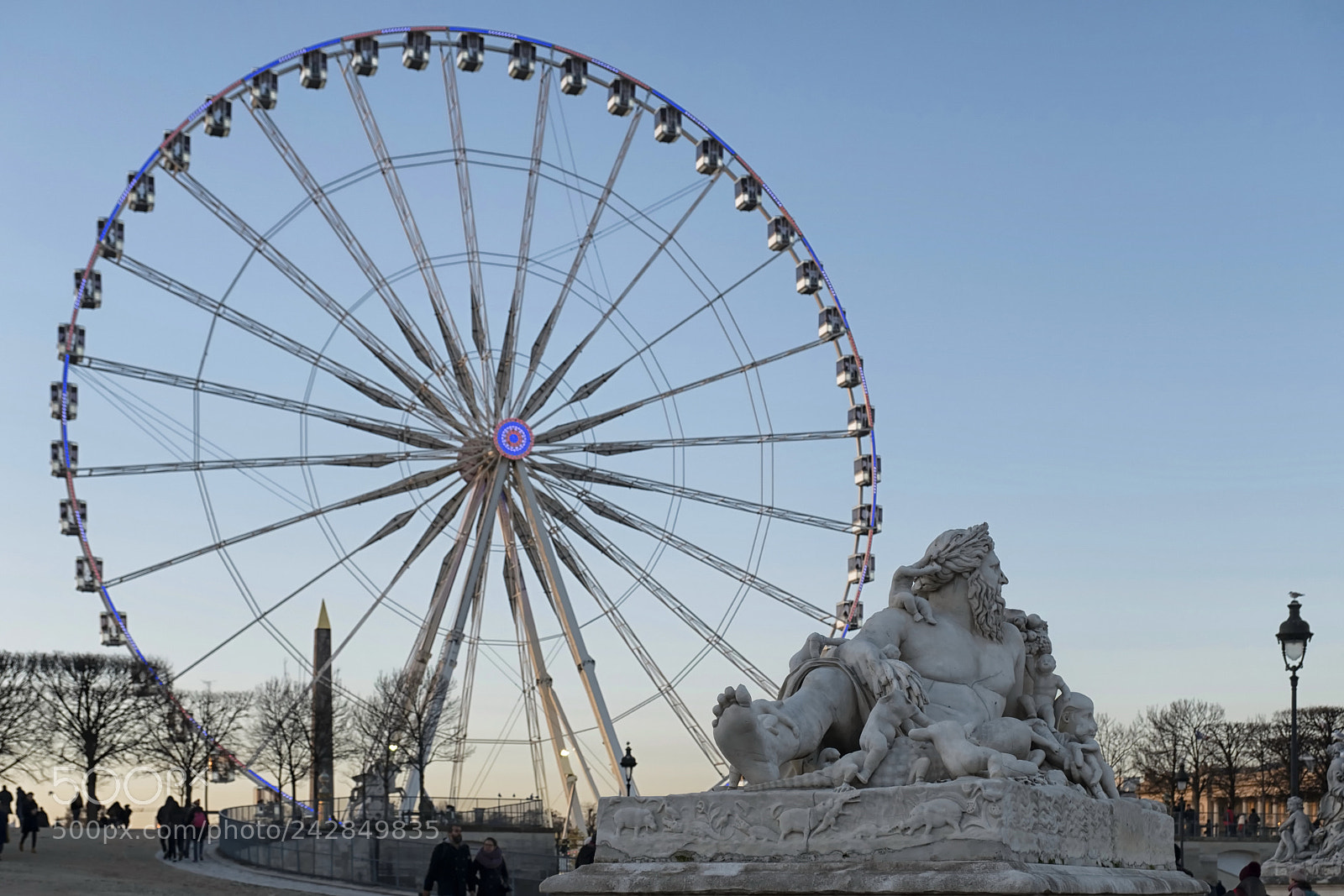 Fujifilm X-T2 sample photo. Statue and ferris wheel photography