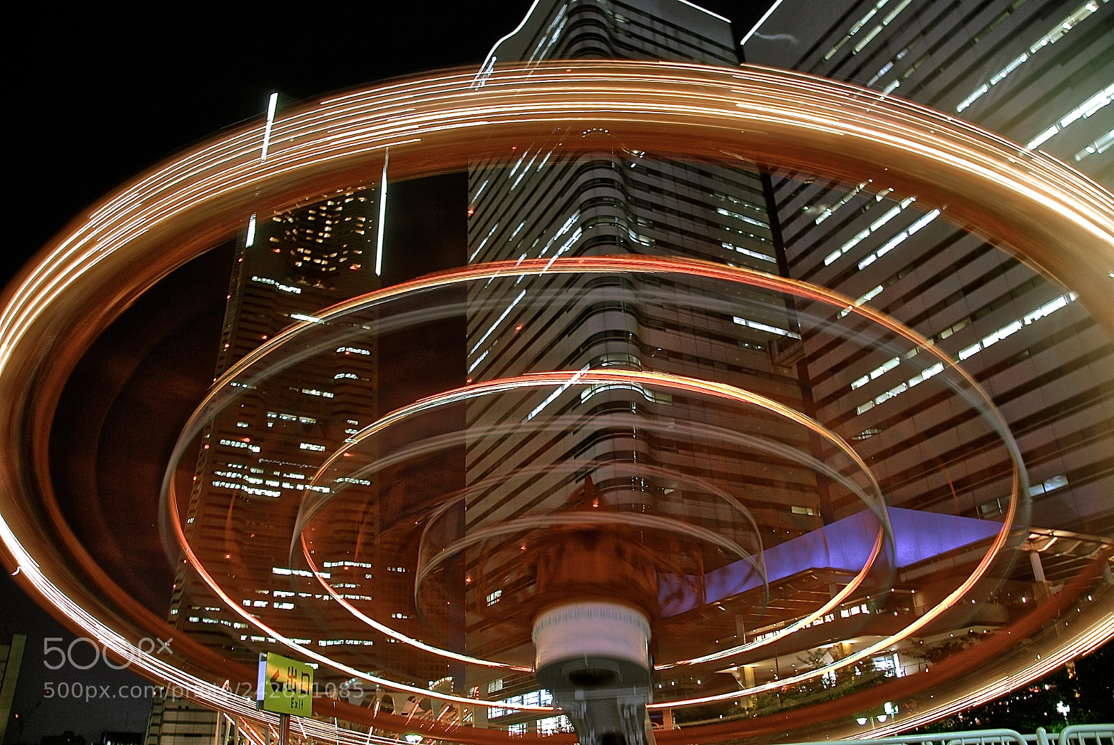 Nikon D80 sample photo. Spinning me lightly photography
