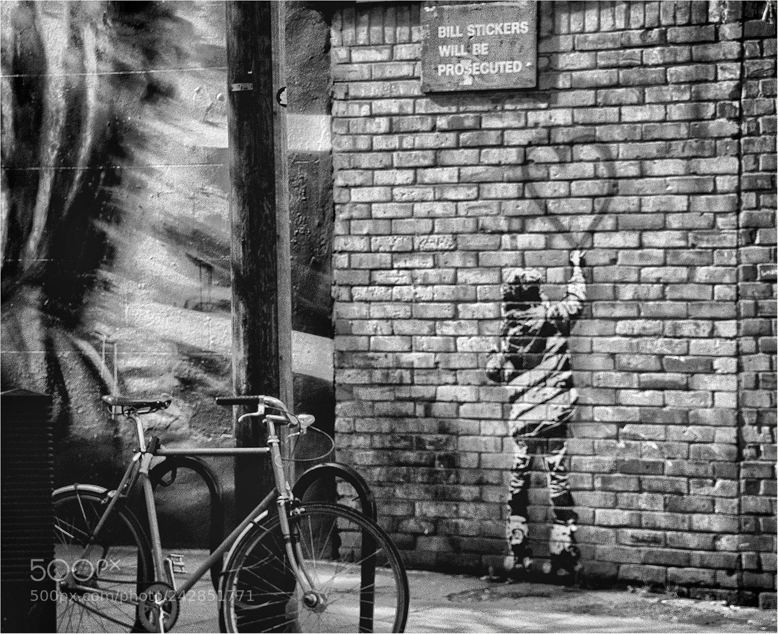 Sony SLT-A77 sample photo. Ignoring the rules photography