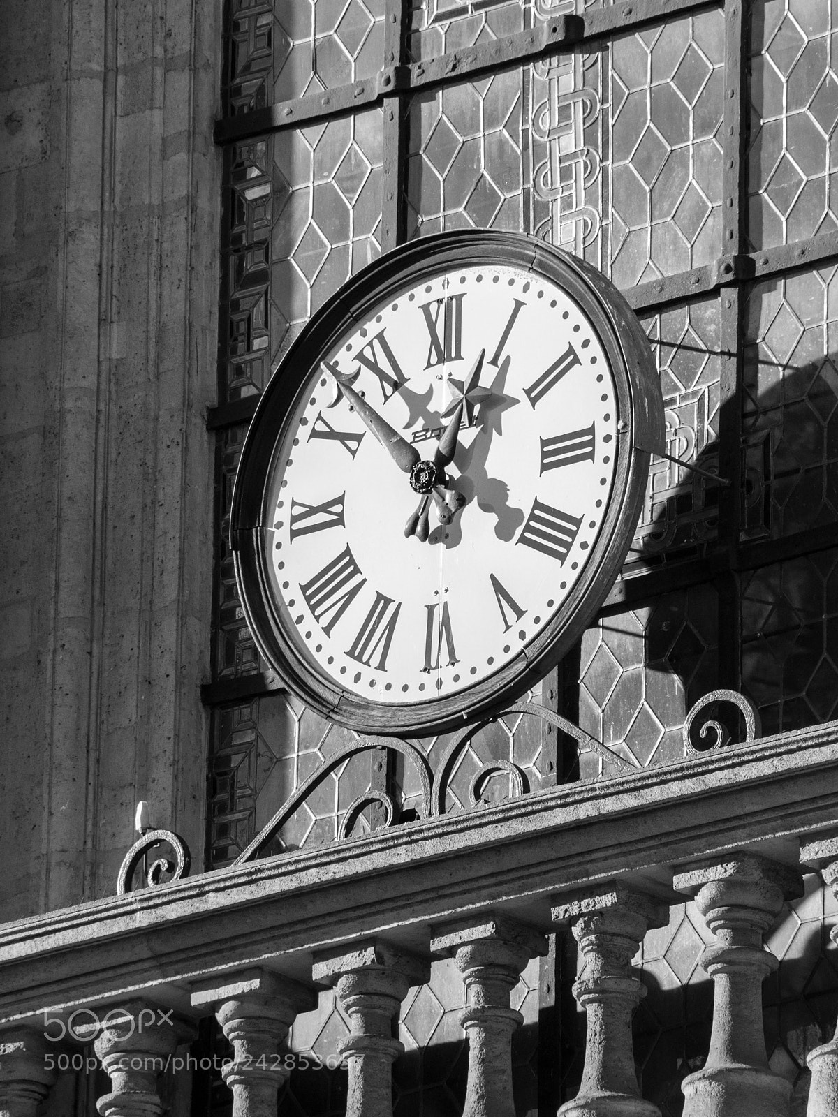 Nikon D90 sample photo. Clock photography