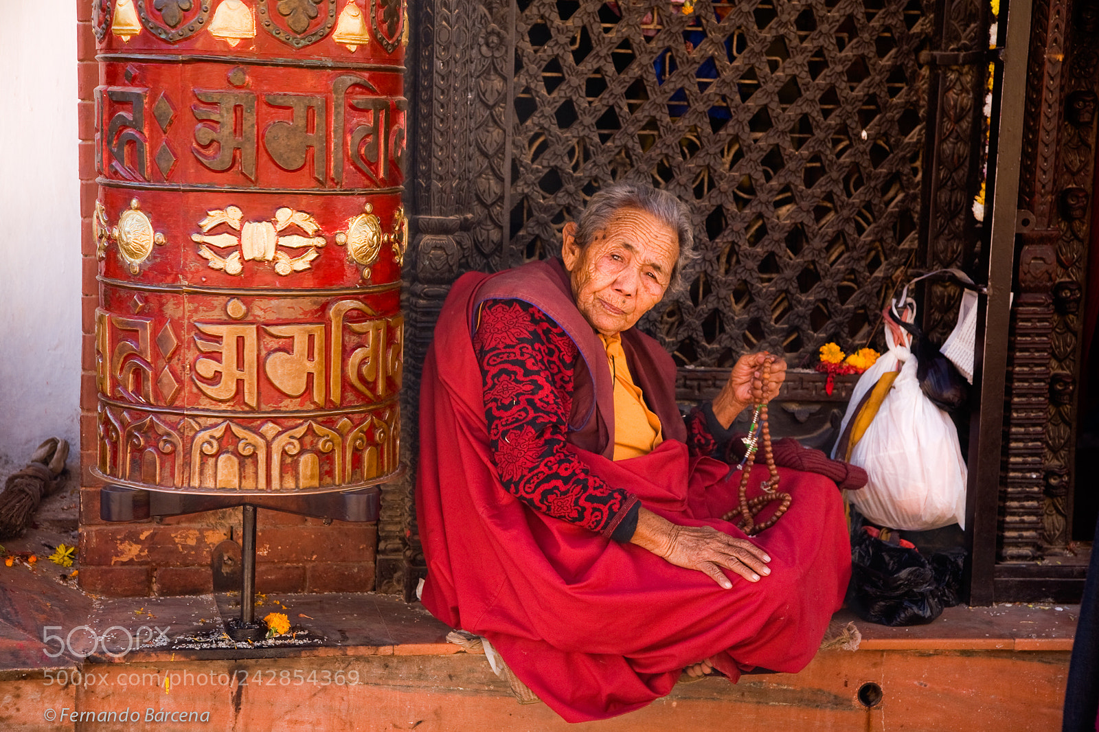 Canon EOS 5D sample photo. Praying. nepal. nov2007. photography