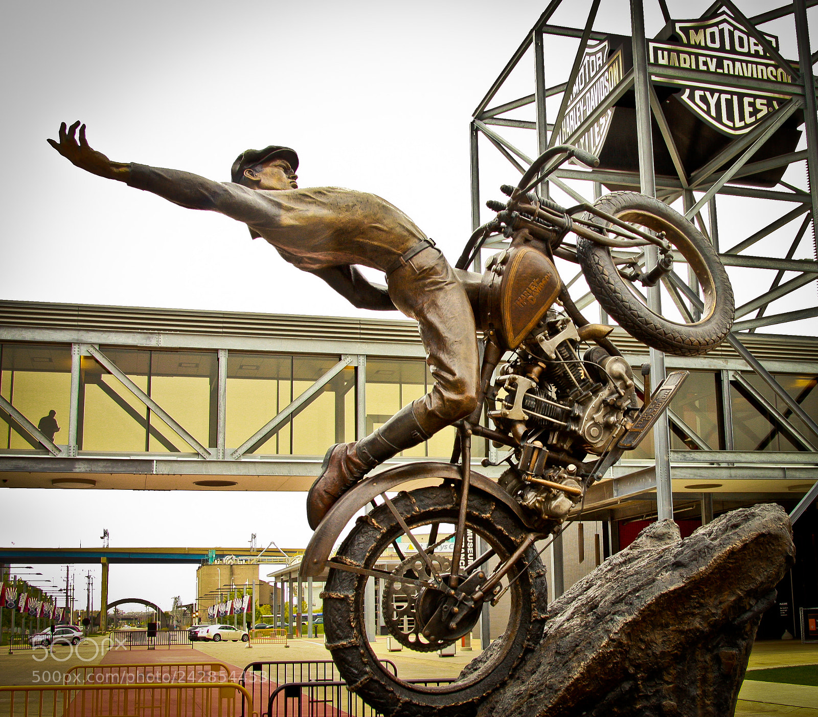 Canon EOS 40D sample photo. Harley-davidson hill climber statue photography
