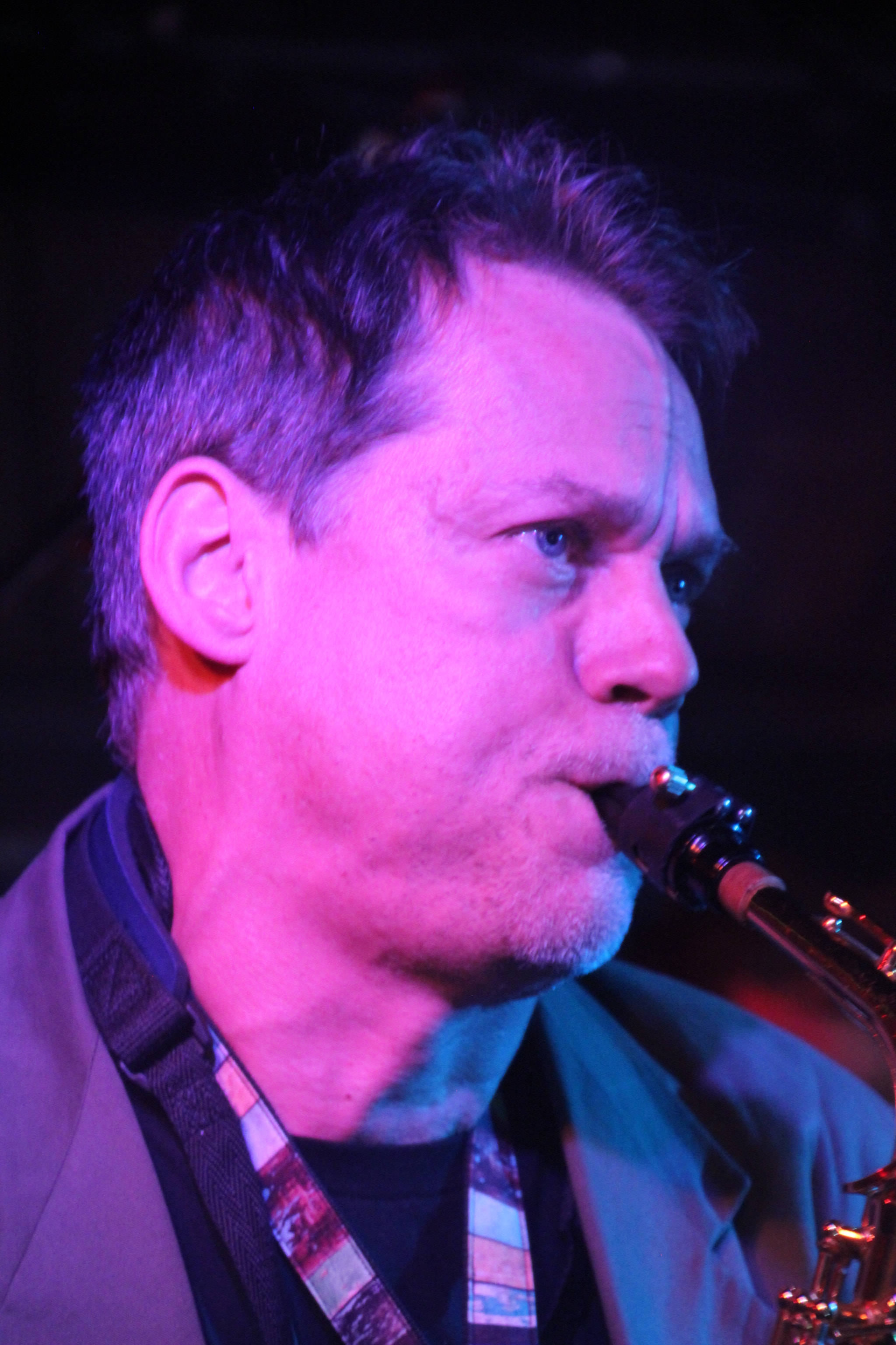 Canon EOS 1200D (EOS Rebel T5 / EOS Kiss X70 / EOS Hi) sample photo. Playing a wind instrument. 吹奏樂器。 風楽器を弾く。 photography