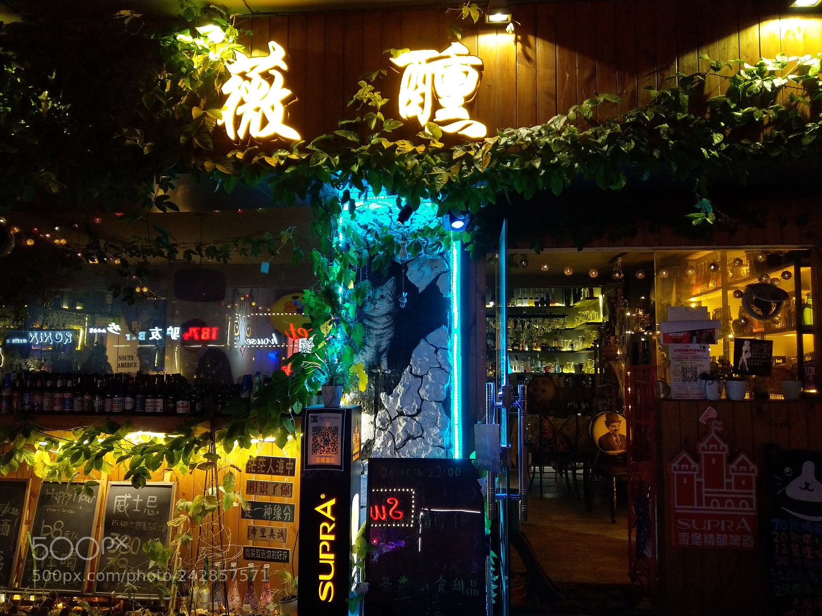 HTC U11 sample photo. Family restaurant photography