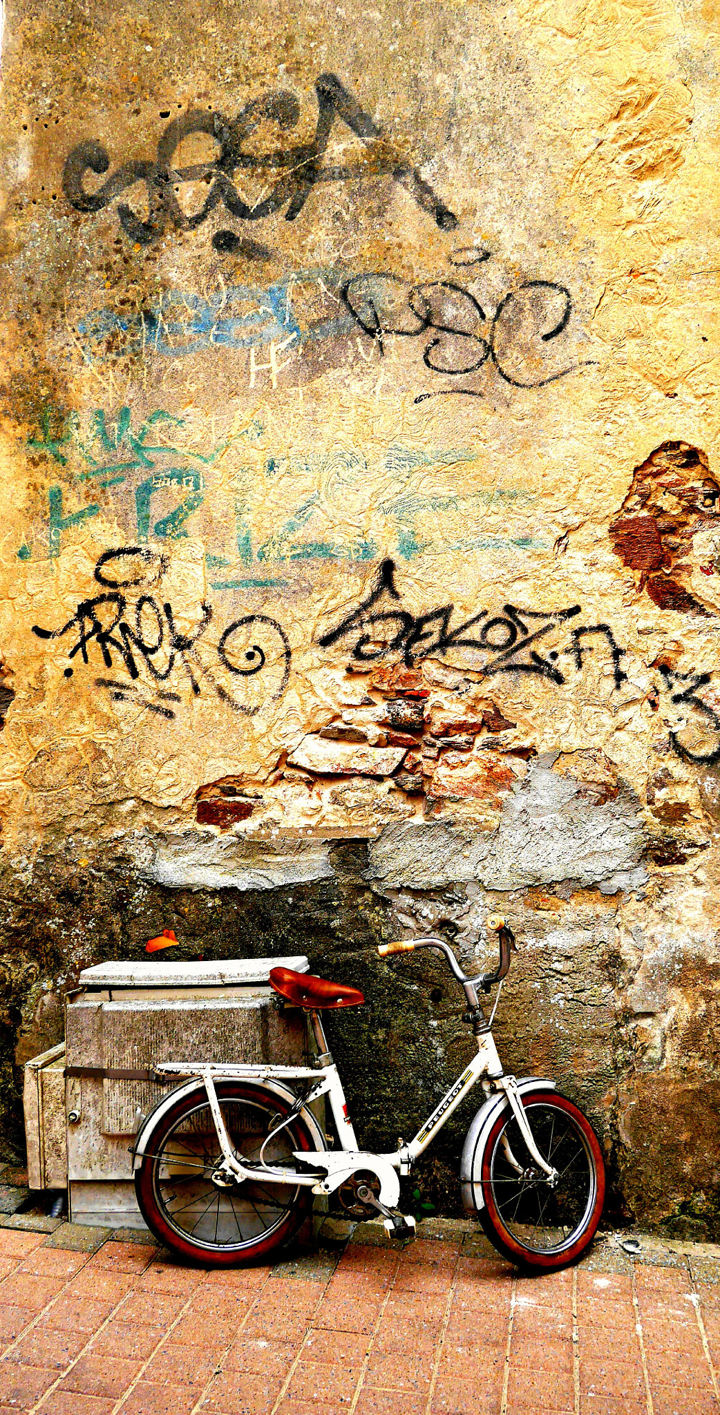 Panasonic Lumix DMC-GF6 sample photo. Street art ? photography
