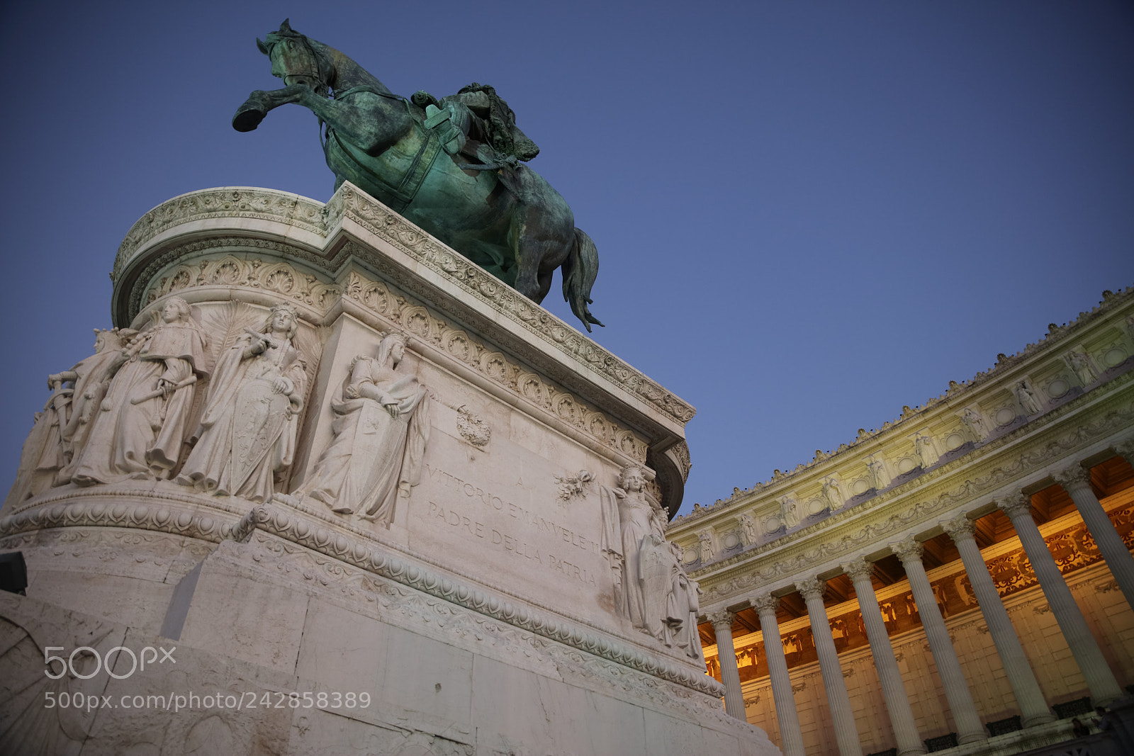 Canon EOS 5DS R sample photo. The vittoriale in piazza photography