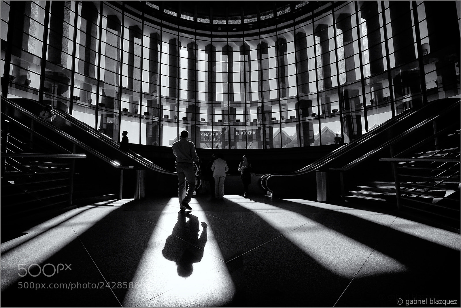 Fujifilm X-T1 sample photo. Lights and shadows, atocha .. photography