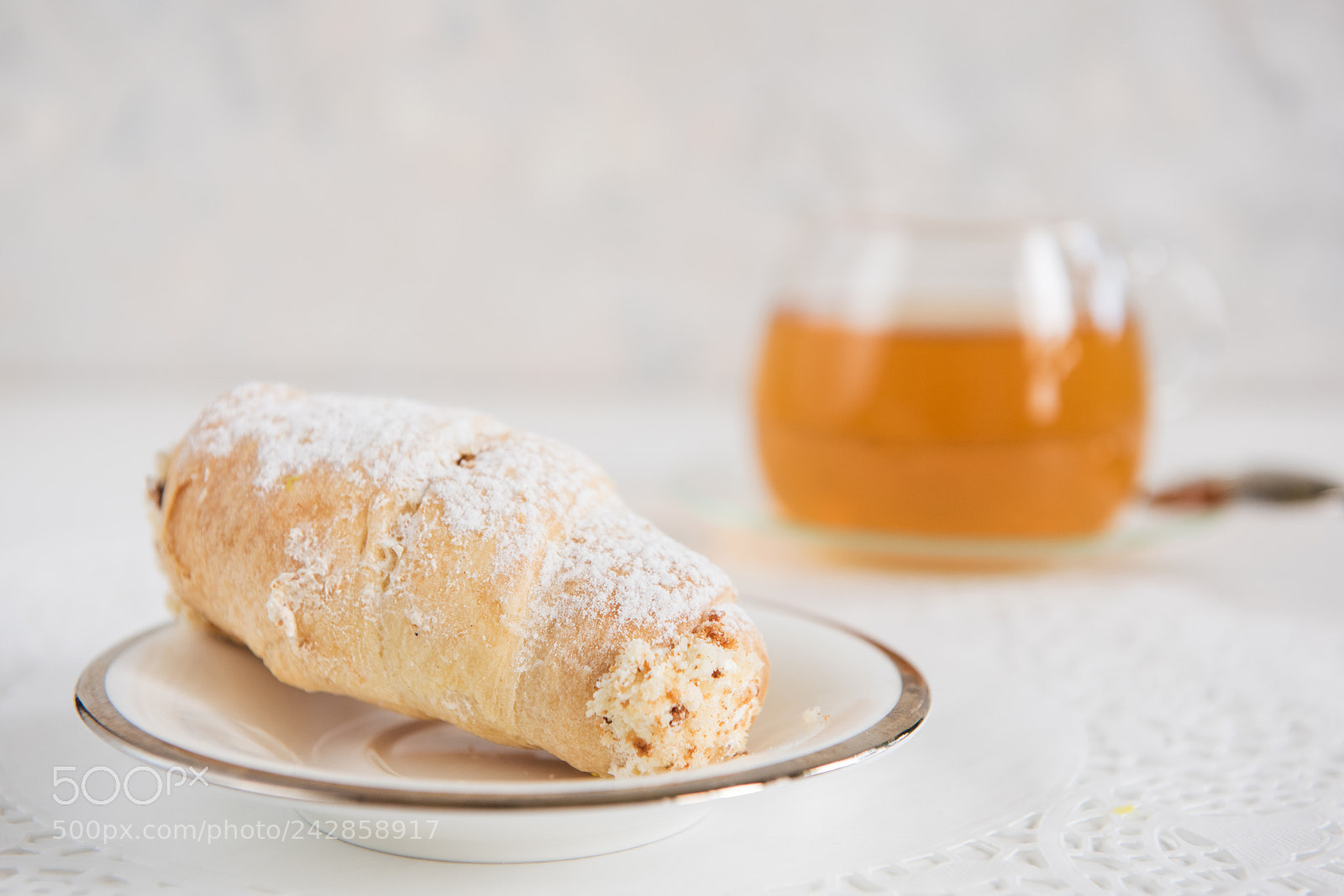 Nikon D810 sample photo. Tasty eclair on plate photography