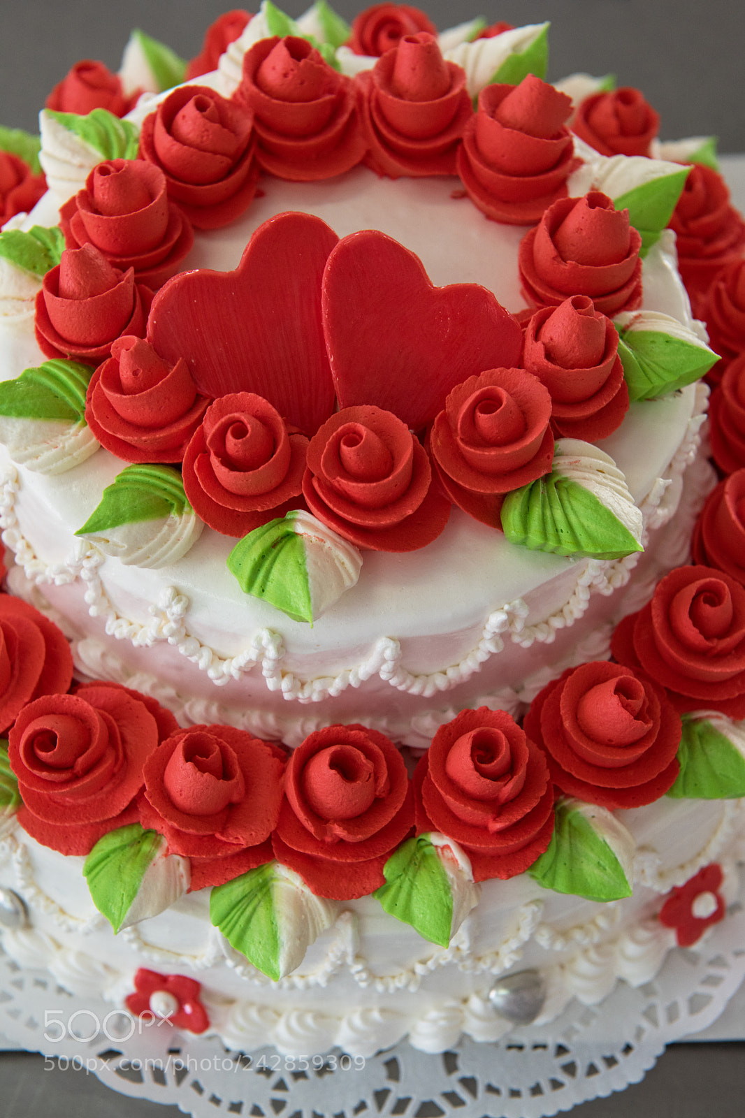 Nikon D810 sample photo. Wedding cake with flowers photography
