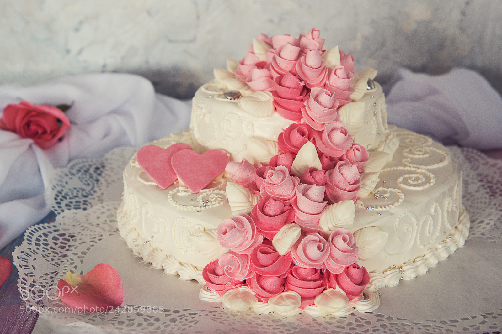 Nikon D810 sample photo. Wedding cake with flowers photography