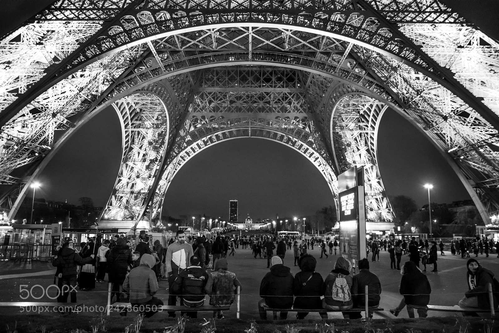 Nikon D7200 sample photo. Under the eiffel tower. photography