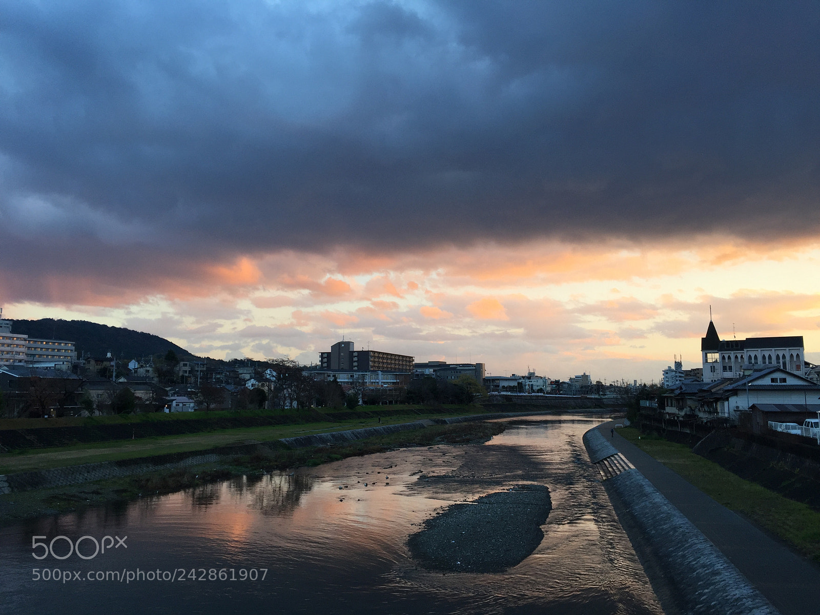 Apple iPhone 6 sample photo. Kyoto, kamogawa, after rain. photography
