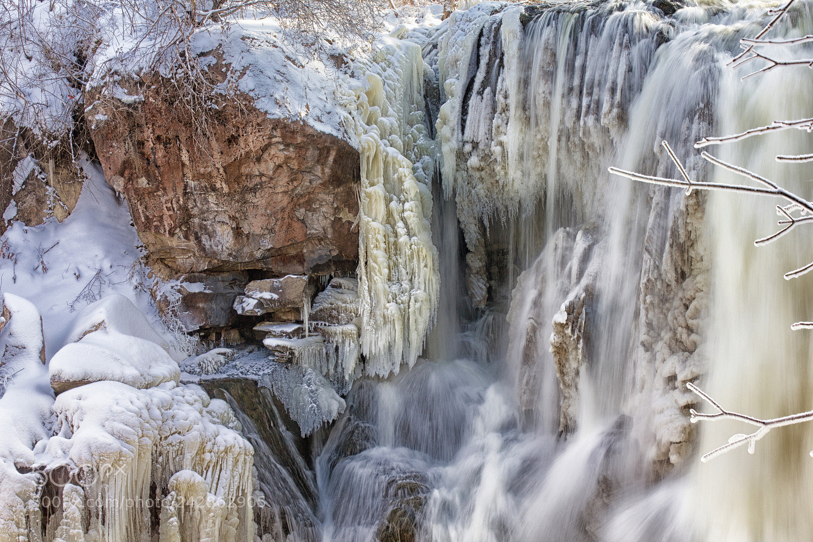 Canon EOS 550D (EOS Rebel T2i / EOS Kiss X4) sample photo. Welcome to the ice photography