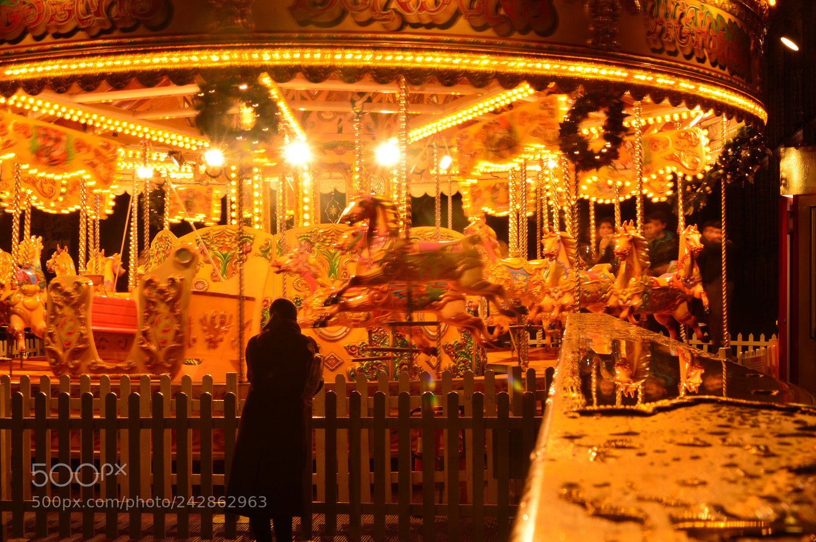 Nikon D3200 sample photo. Carousel photography