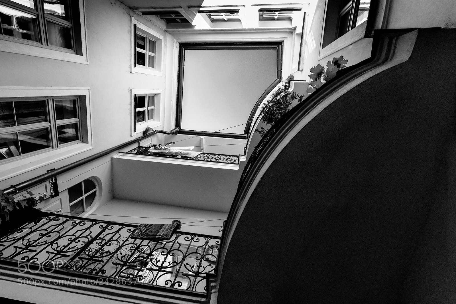 Nikon D7100 sample photo. Lesser town courtyard v. photography