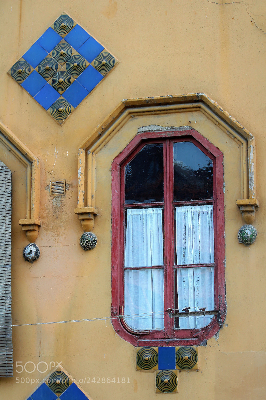 Canon EOS 650D (EOS Rebel T4i / EOS Kiss X6i) sample photo. Window in gerona photography