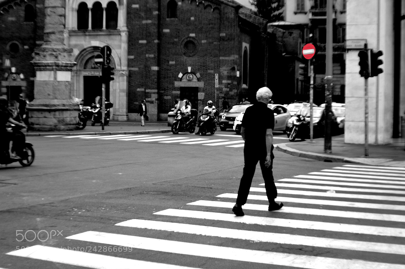 Nikon D3200 sample photo. L'ossimoro di una milano photography