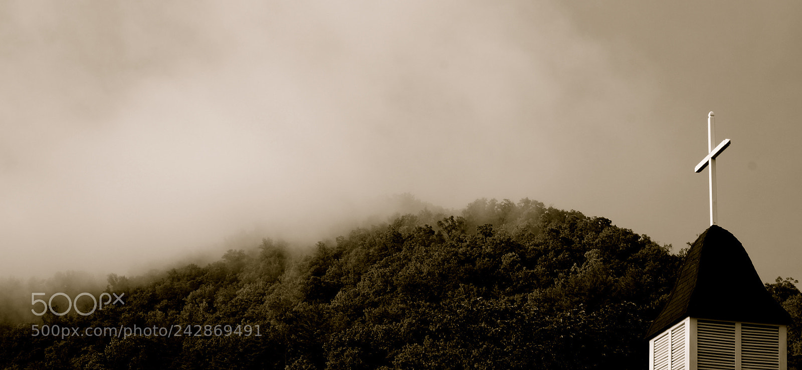 Sony Alpha NEX-3N sample photo. Cross in the mist photography
