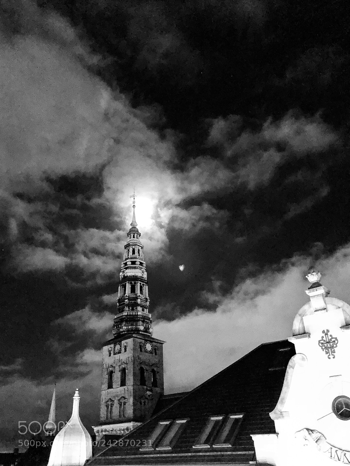 Apple iPhone X sample photo. Full moon photography