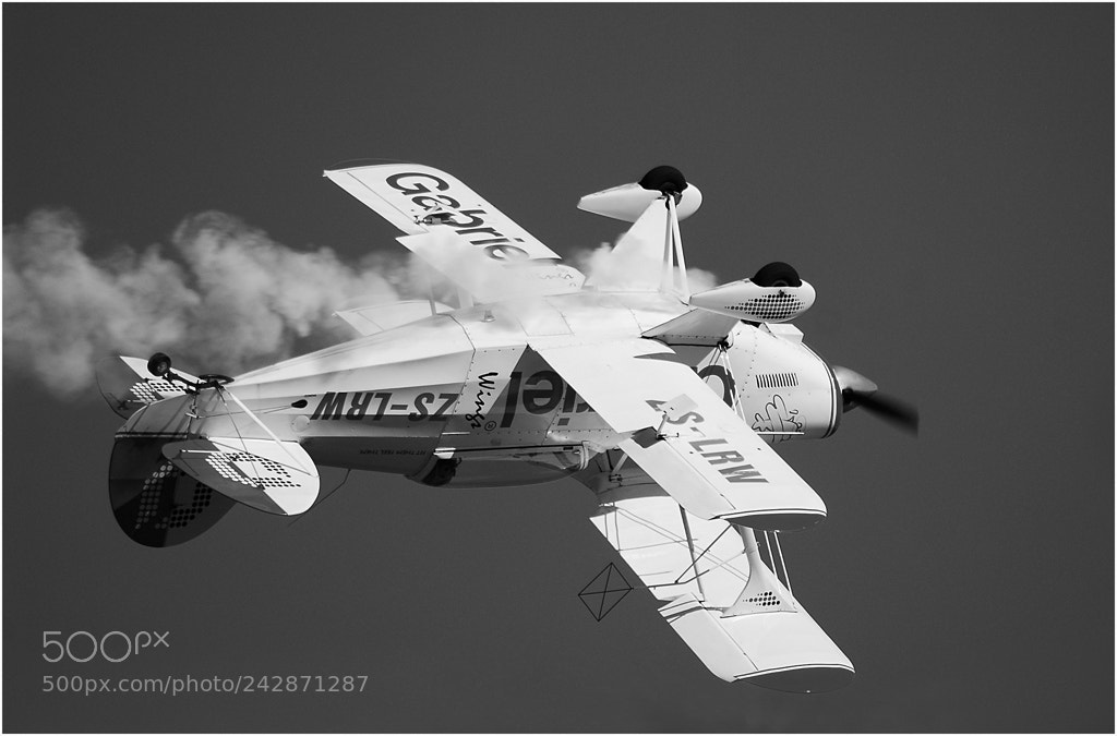 Nikon D200 sample photo. Smokin rotation in mono photography