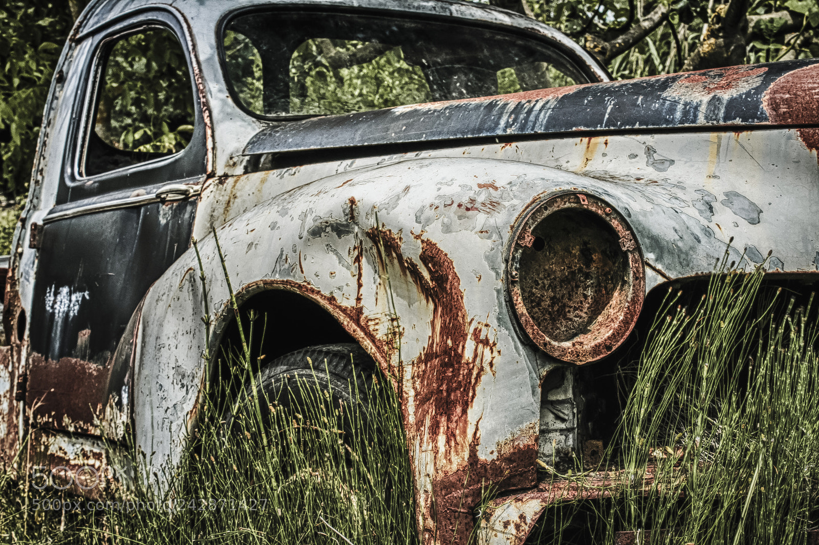 Canon EOS 400D (EOS Digital Rebel XTi / EOS Kiss Digital X) sample photo. Old rusty peugot photography