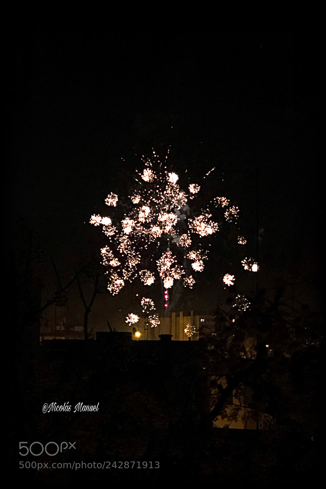 Apple iPhone X sample photo. Fuegos artificiales photography