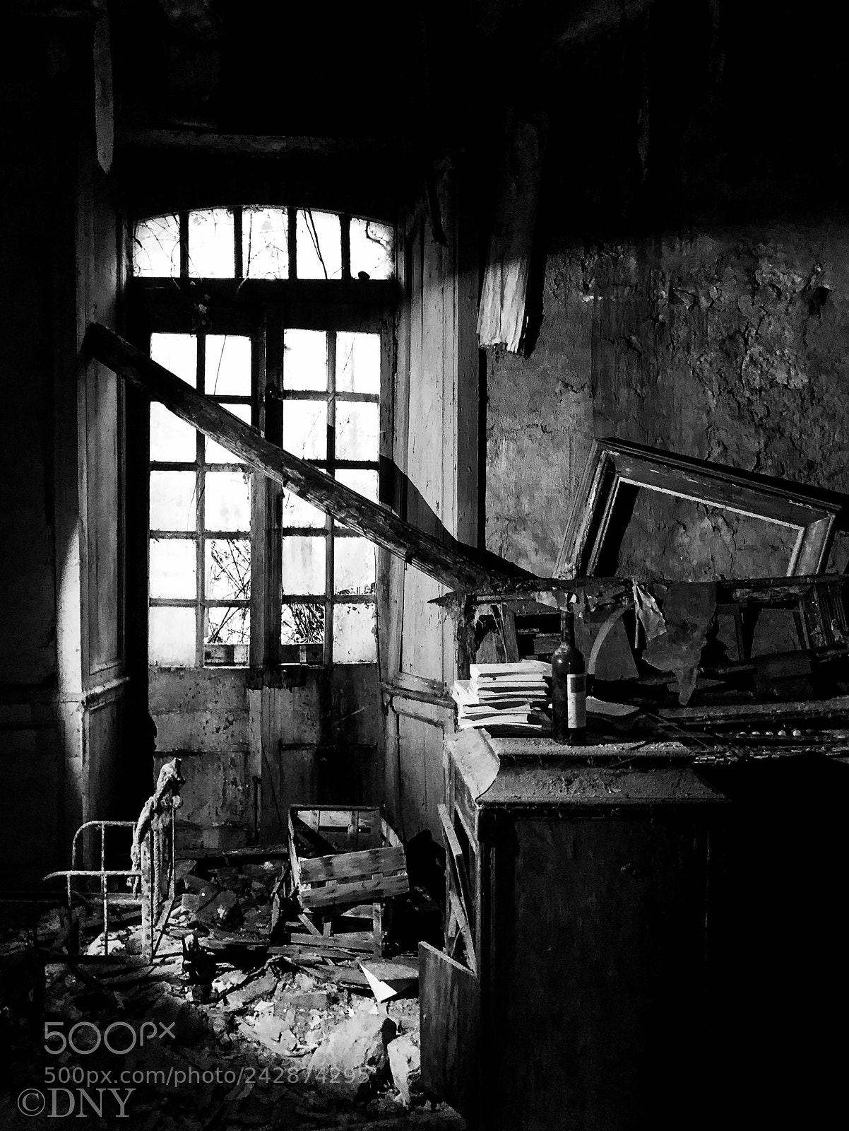 Apple iPhone X sample photo. Abandoned house photography