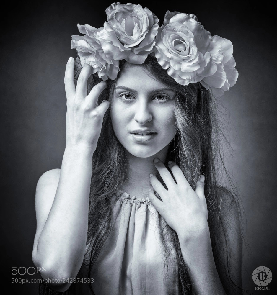 Nikon D800 sample photo. Woman with flowers photography