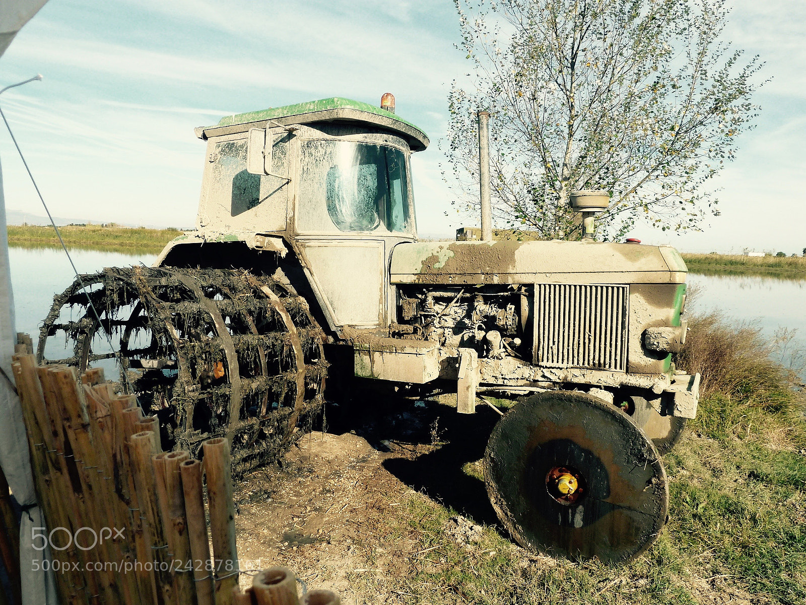 Panasonic Lumix DMC-ZS5 (Lumix DMC-TZ8) sample photo. Tractor antiguo del delta photography