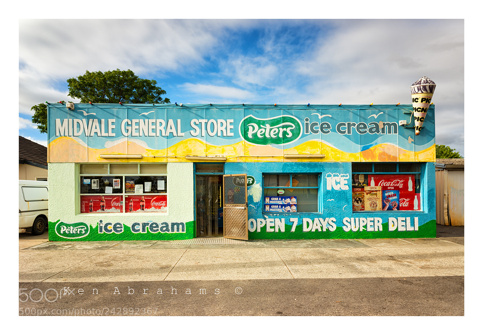 Leica SL (Typ 601) sample photo. Corner shop photography