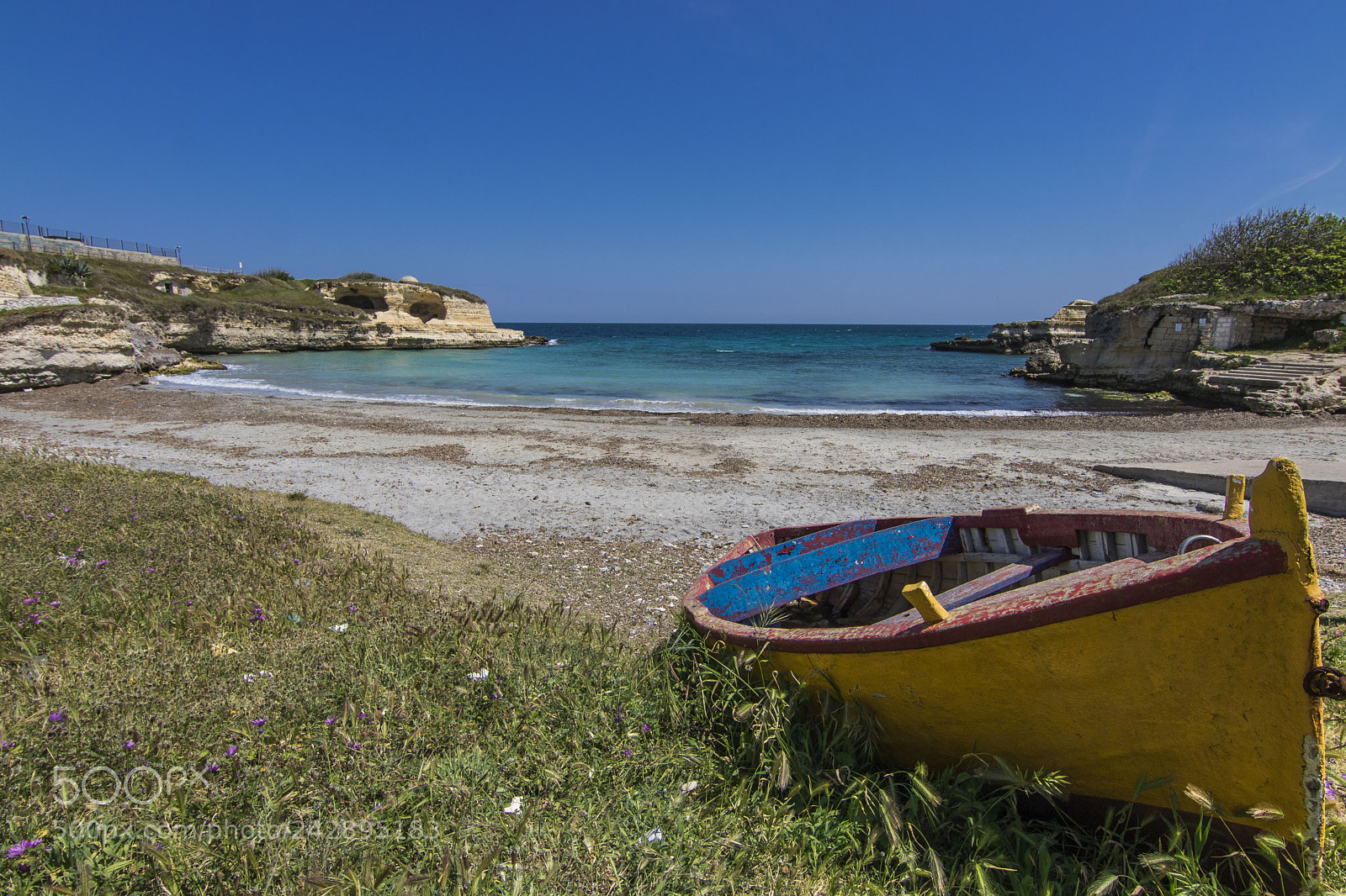 Canon EOS 750D (EOS Rebel T6i / EOS Kiss X8i) sample photo. A lost boat photography