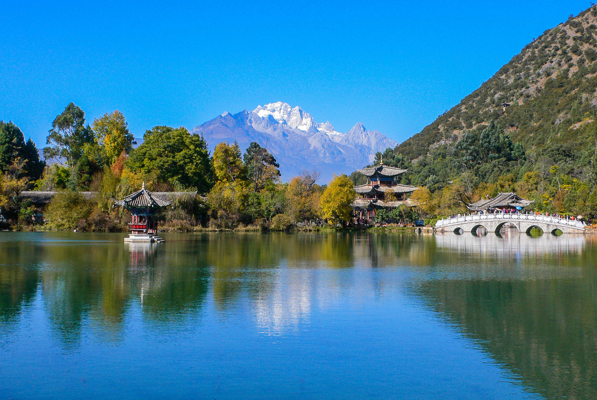 Panasonic DMC-LX1 sample photo. Lake reflects snow mountains photography