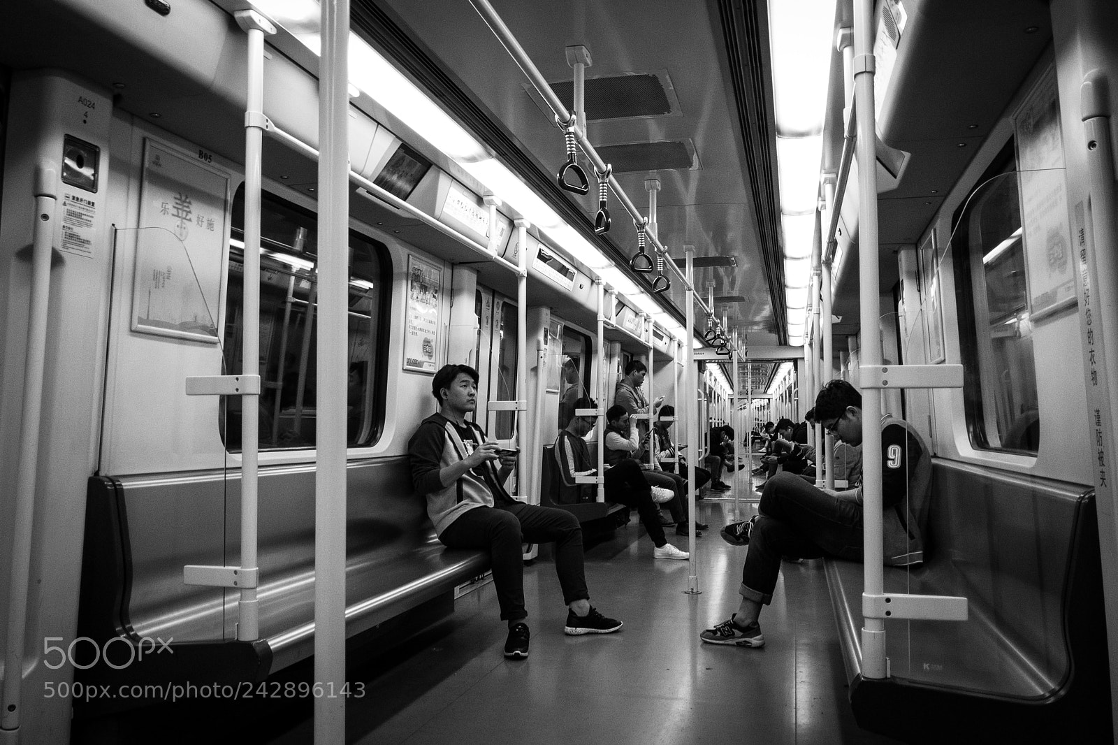 Apple iPhone 8 sample photo. The last metro photography