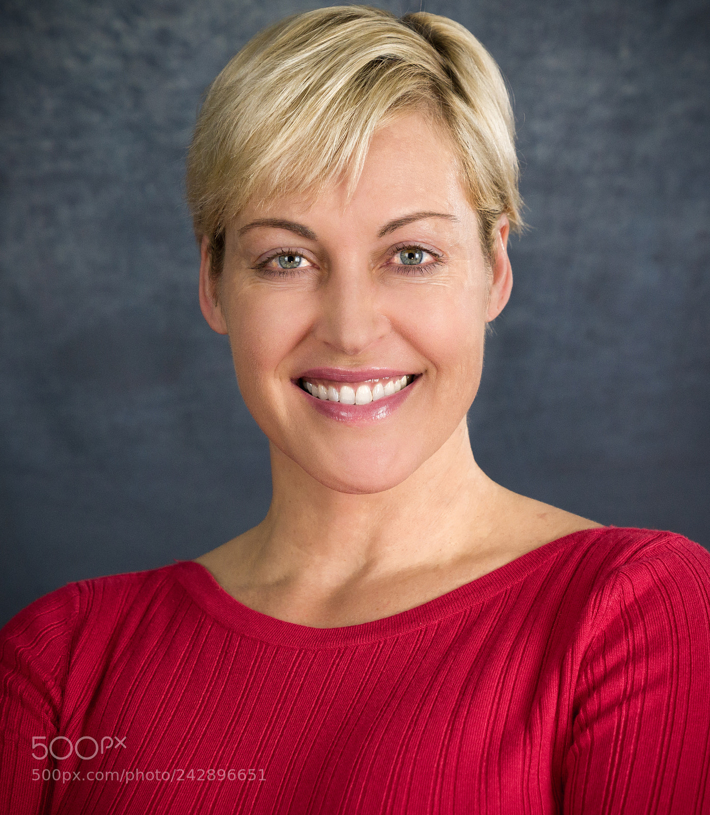 Sony a7R III sample photo. My wifey sporting her photography